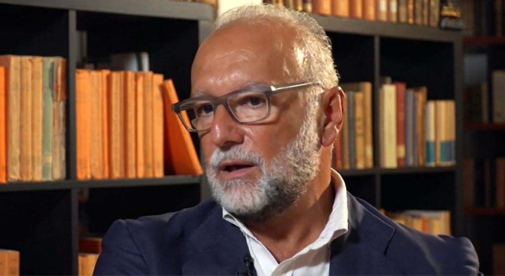 Un economista propone pagar la cerveza a 15 euros para compensar la falta de camareros que denuncian los hosteleros: «Hay que hacerlo si queremos que suban los salarios»