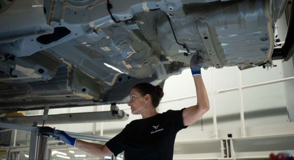 Castilla y León continúa liderando el crecimiento de la producción industrial, con la segunda subida a nivel nacional