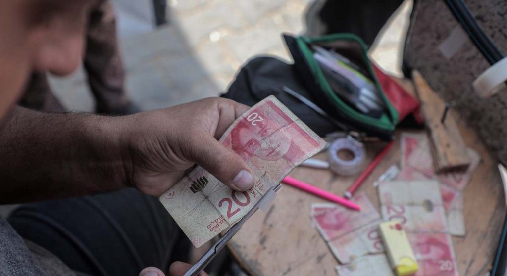 El Banco de Palestina reanuda sus operaciones este domingo en el centro de la Franja de Gaza
