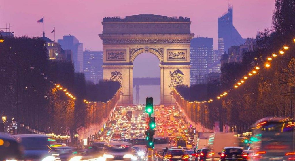 El objetivo «absoluto» del Gobierno francés es un déficit inferior al 3% del PIB en 2029