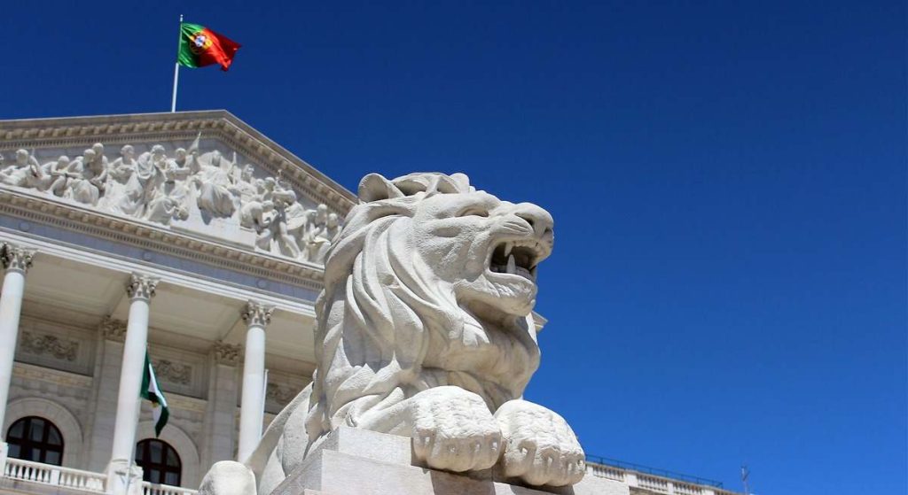 El Parlamento de Portugal aprueba el proyecto de presupuestos con la abstención del Partido Socialista