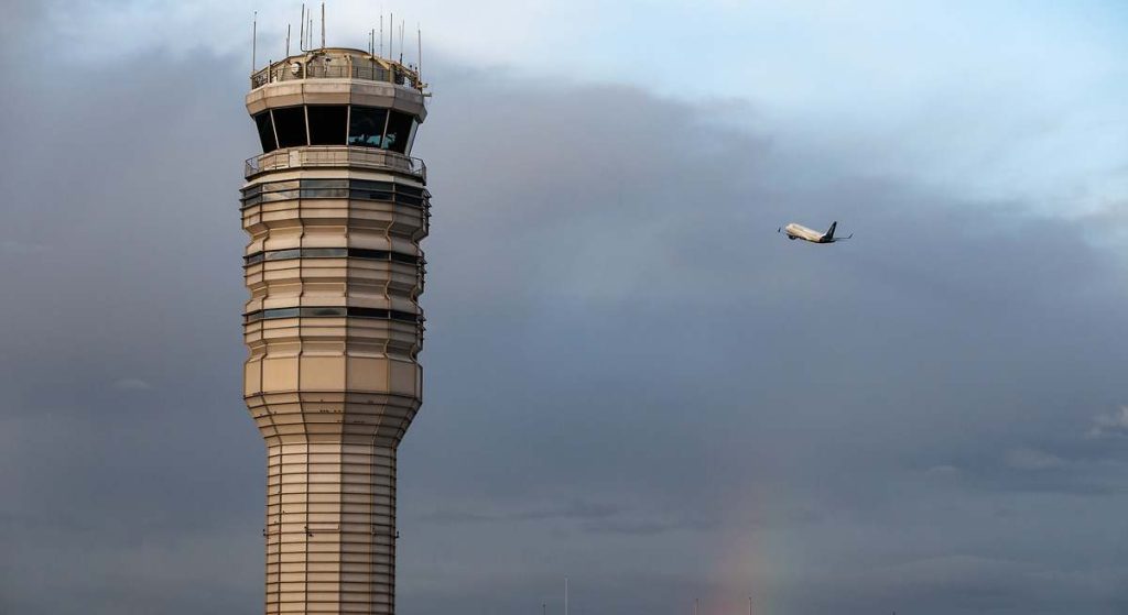 El cierre del Gobierno de EEUU ya golpea a los aeropuertos: la falta de controladores deja a Washington a medio gas
