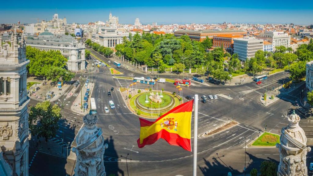 España asombra a EEUU y Europa con su modelo para integrar en la economía a los que vienen de fuera: «Es una valiosa lección para la UE»