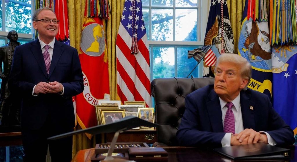 Pedigrí republicano, carnet de MAGA y dispuesto a recortar tipos a lo grande: así es Kevin Hassett el candidato de Trump para presidir la Fed