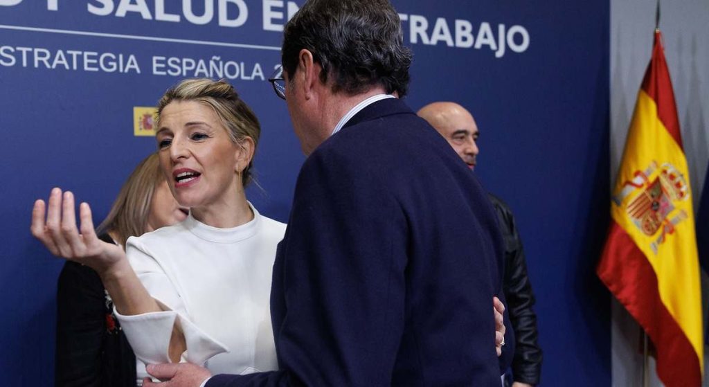 Trabajo cierra la negociación con CEOE sobre permisos de fallecimiento y la llevará al Congreso solo con los sindicatos