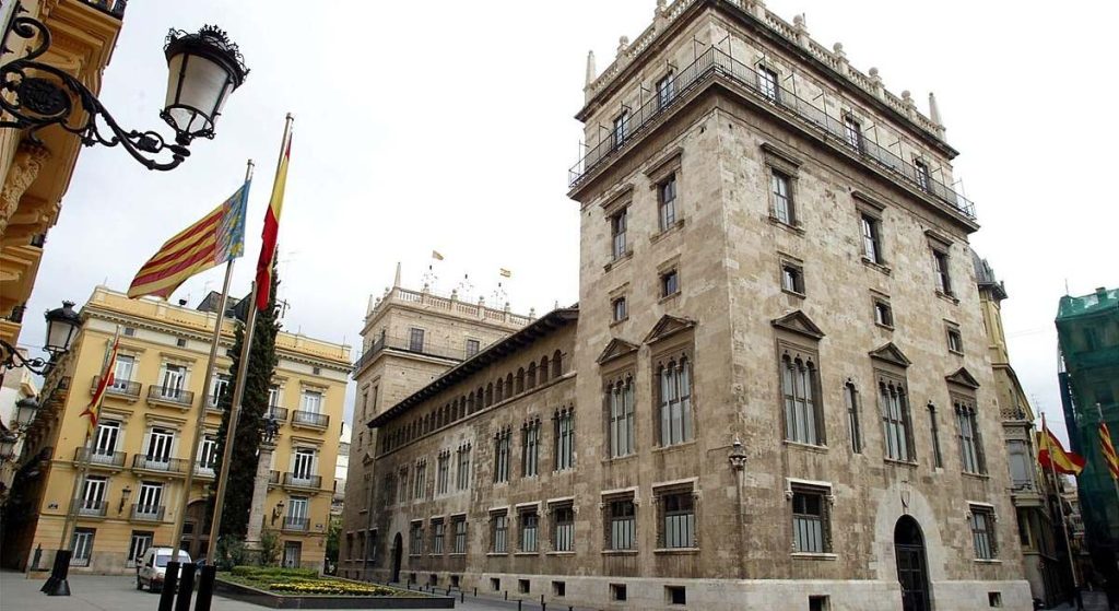 El Gobierno valenciano paga casi 8 de cada 10 facturas fuera del plazo legal, según la Sindicatura