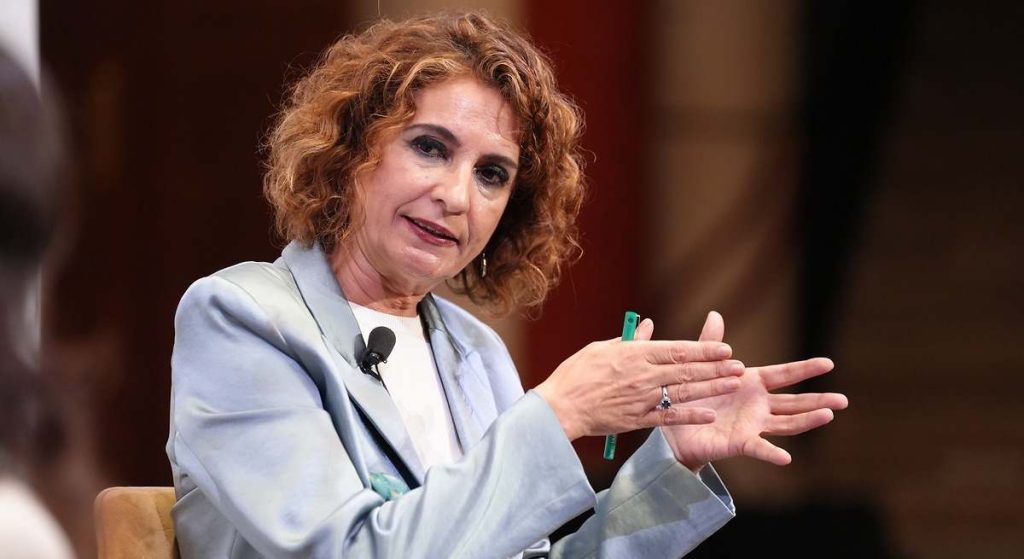 Montero prepara 20.000 millones para el compromiso de financiación con Cataluña