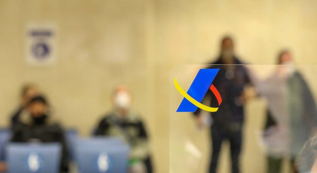 Los técnicos de Hacienda piden al Gobierno que pensionistas y desempleados no paguen IRPF por el SMI