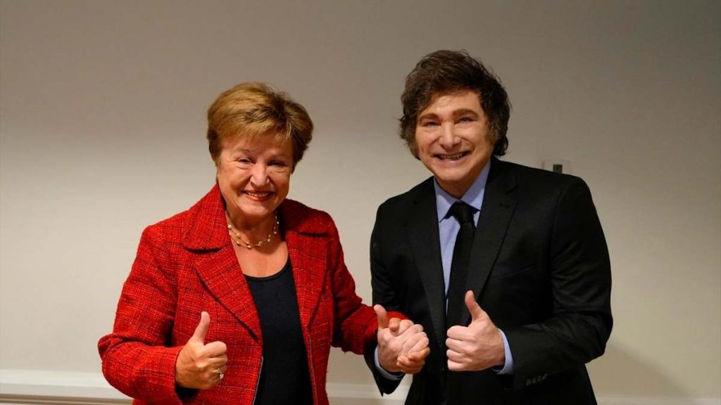 Milei logra otro histórico superávit en Argentina y abre la puerta a nueva nueva era para la economía y las finanzas