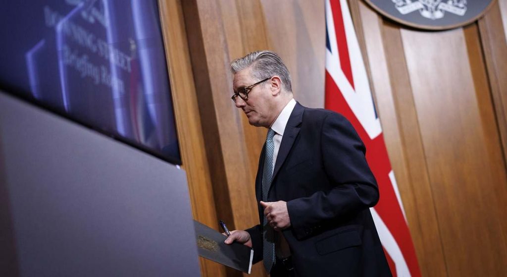 Reino Unido se asoma a la enésima crisis financiera: Starmer se tambalea y su caída puede desatar otro ‘momento Truss’