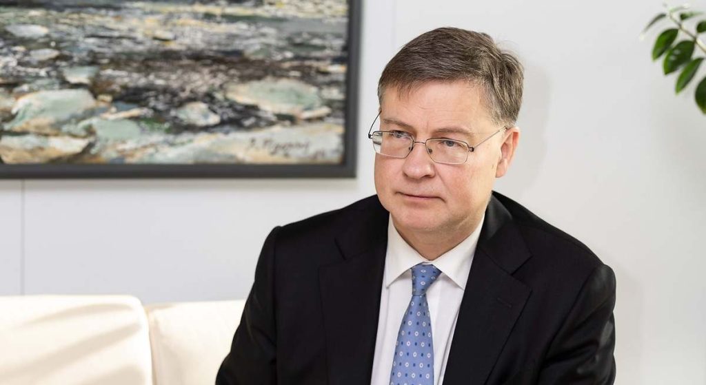 Dombrovskis: «Las reglas fiscales seguirán en pie así que los planes anticrisis deben limitarse»