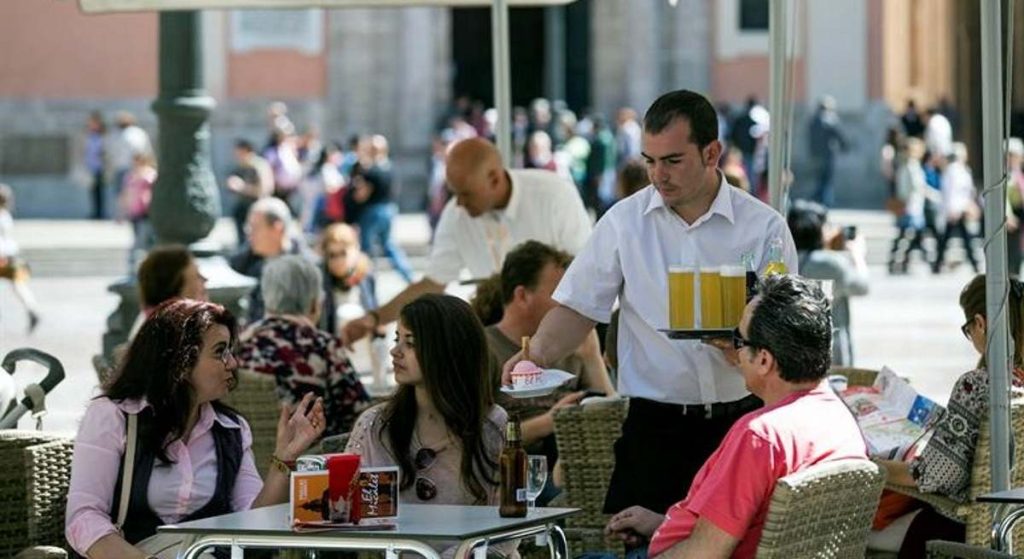 España se refuerza como destino seguro y aspira a los 100 millones de turistas