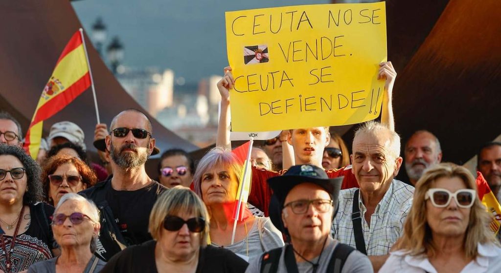 Miles de personas salen a la calle en toda España en apoyo a Ceuta y contra la gestión del Gobierno